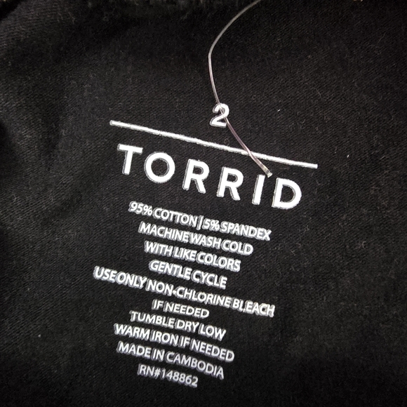 **3/20 torrid black and brown graphic leggings plus size 2 - Picture 4 of 4